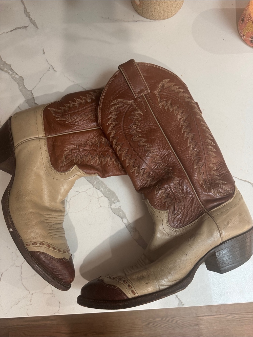 Justin’s cowboy boots 👢